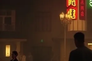《旧城拾光》老街区修表铺午后的暖色光影